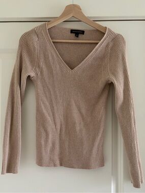 Banana Republic Beige Ribbed V-Neck Sweater